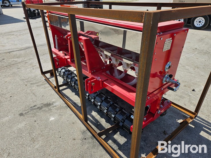 2025-massey-ferguson-730-image-1