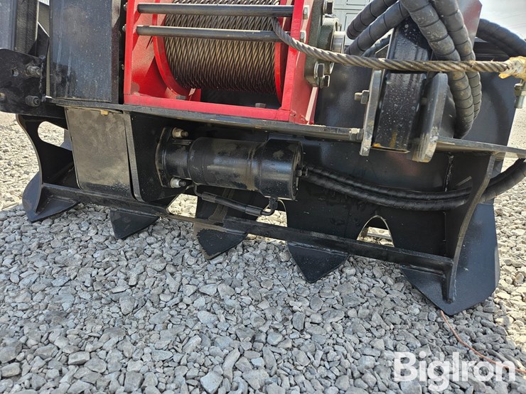 2025-massey-ferguson-730-image-10