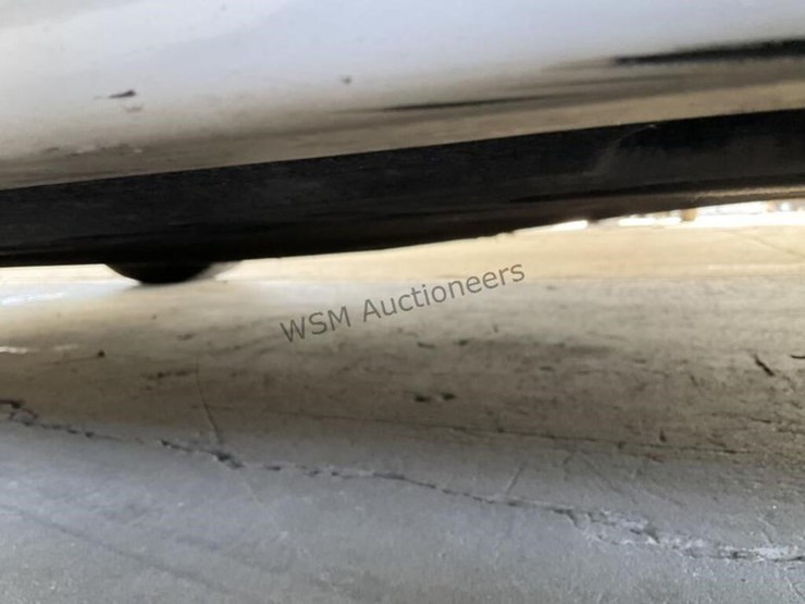 2011-bmw-528i-sdn-image-24