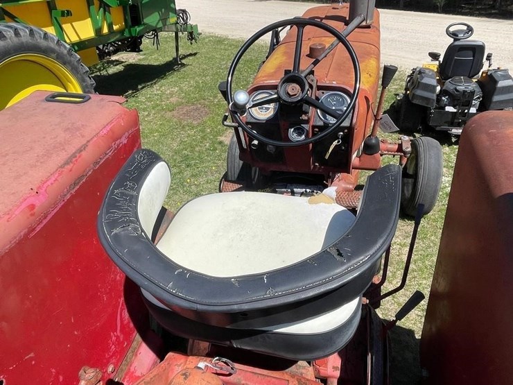 farmall-656-gas-tractor-image-9