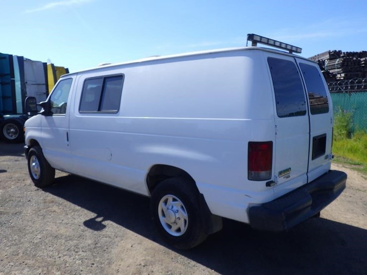 2011-ford-econoline-350-image-4