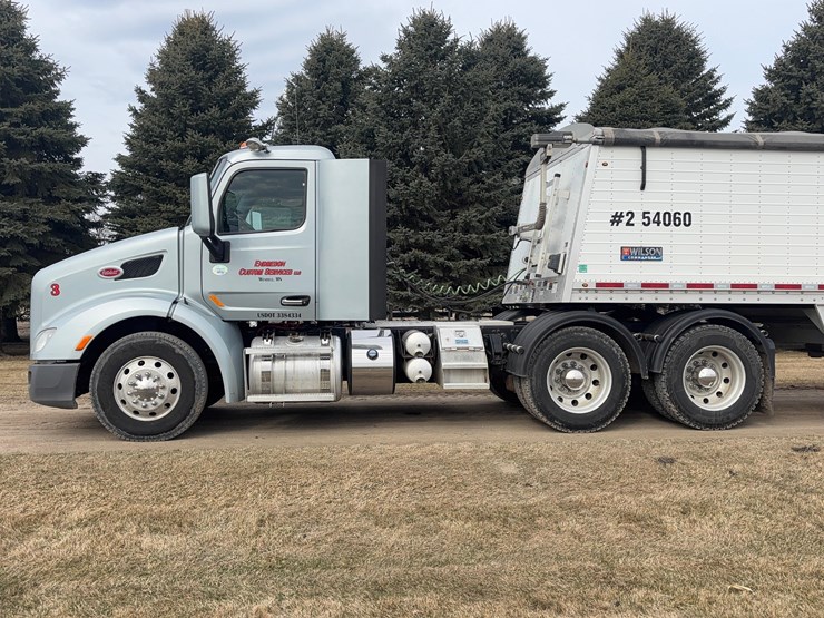 2015-peterbilt-579-image-5