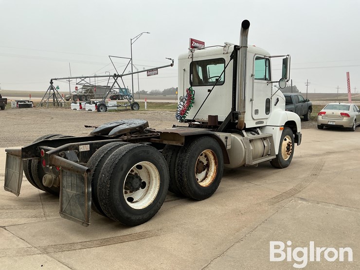 1995-freightliner-fld112-image-5