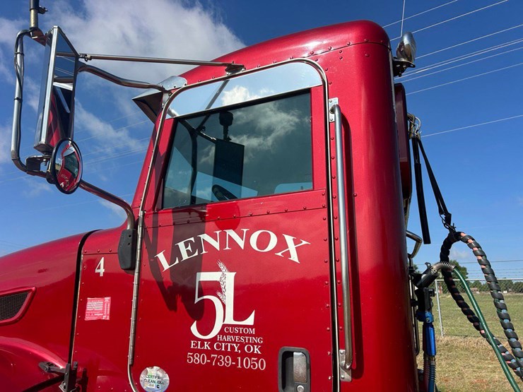 2012-peterbilt-386-image-17