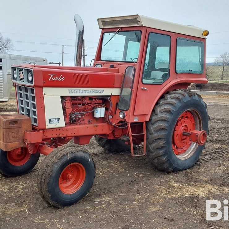1975 INTERNATIONAL 1066