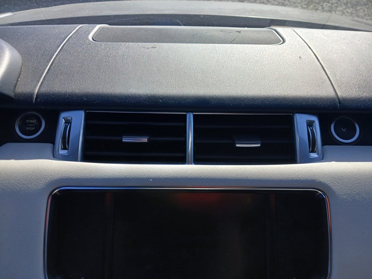 2016-land-rover-range-rover-image-40