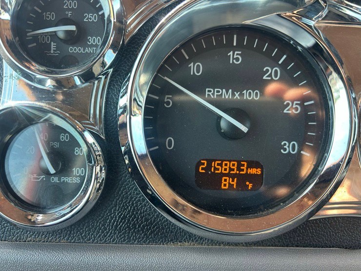 2012-peterbilt-386-image-28