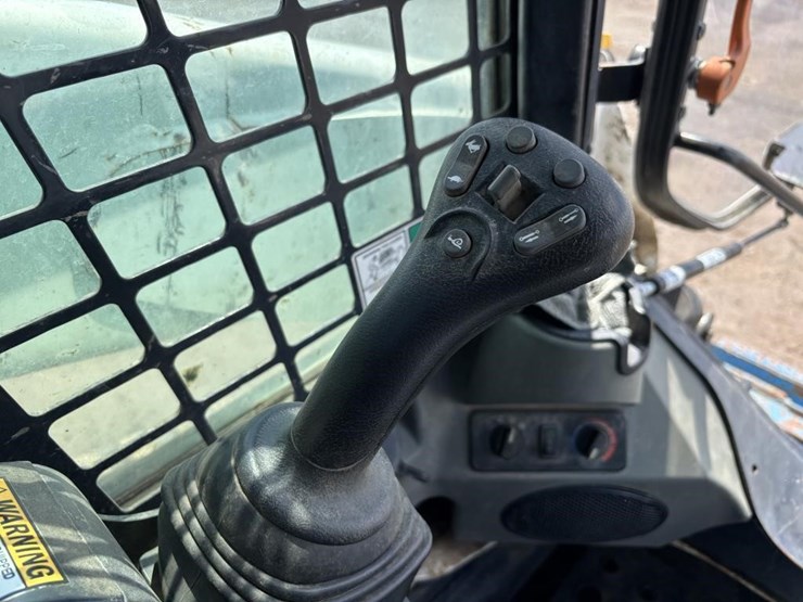 2016-bobcat-t650-image-20