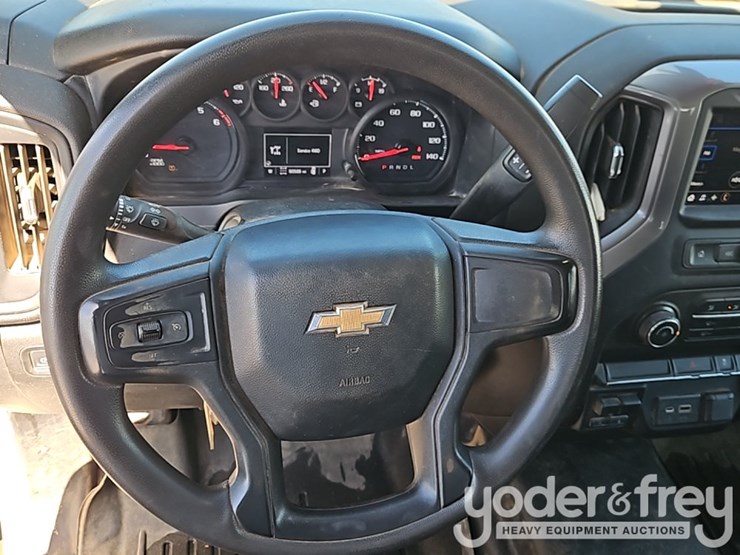 2022-chevrolet-2500hd-image-35