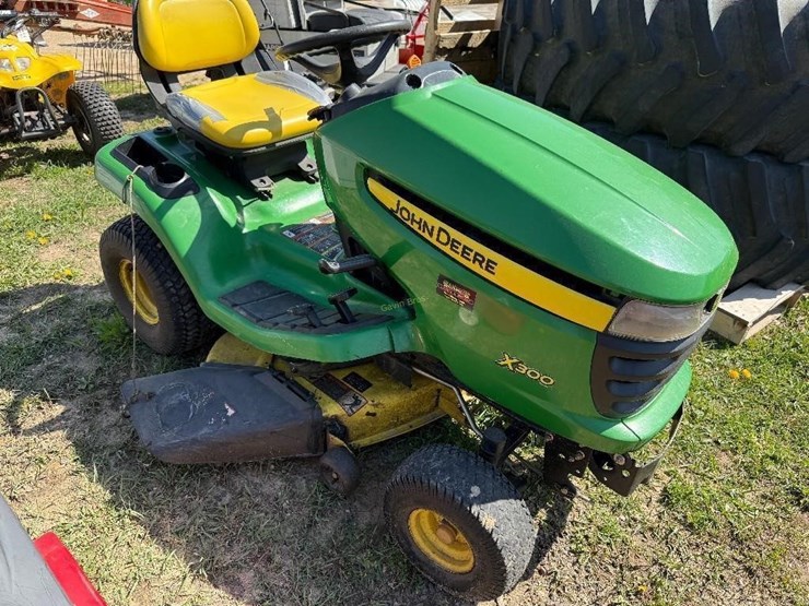 john-deere-x300-image-2