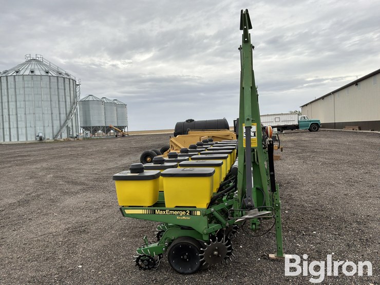 john-deere-7300-image-4