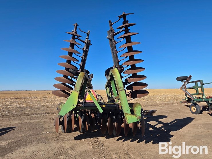 john-deere-335-image-6