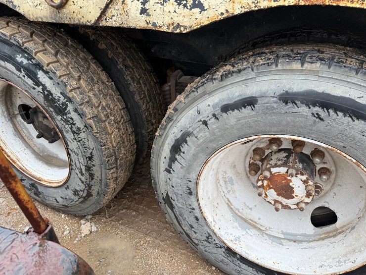 2001-mack-rd688s-image-7