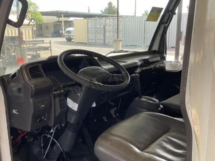 1998-isuzu-npr-image-23