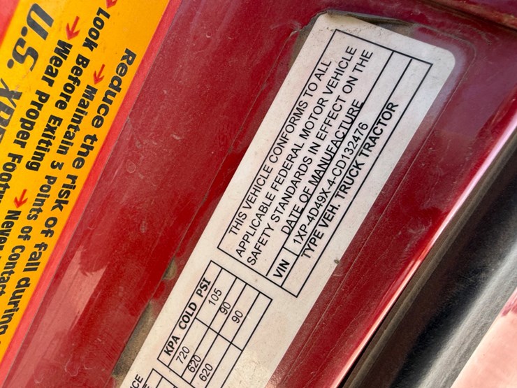 2012-peterbilt-587-image-9