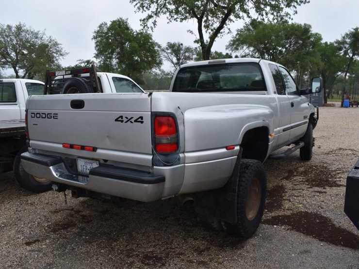 2002-dodge-ram-3500-image-3