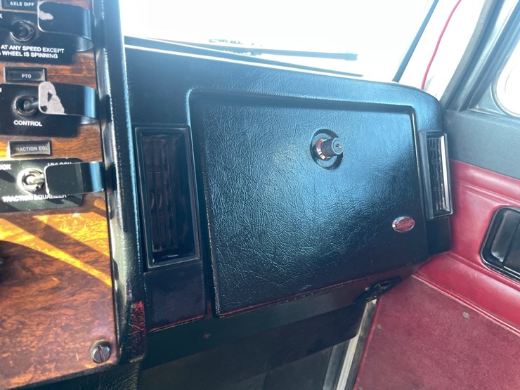 1998-peterbilt-378-image-51