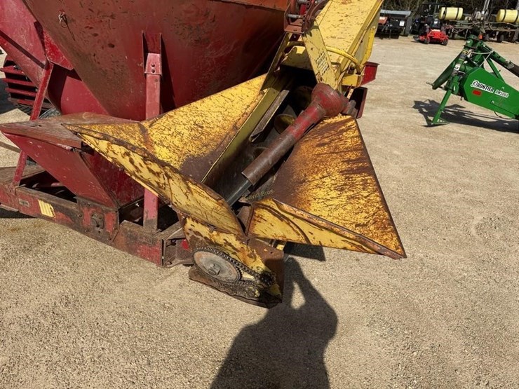 new-holland-352-image-4