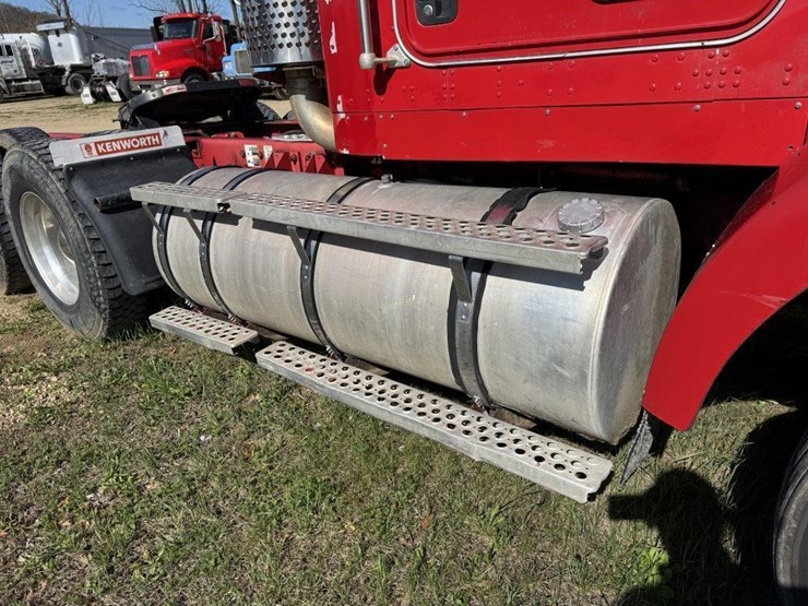 2007-kennworth-t800-semi-tractor-image-6