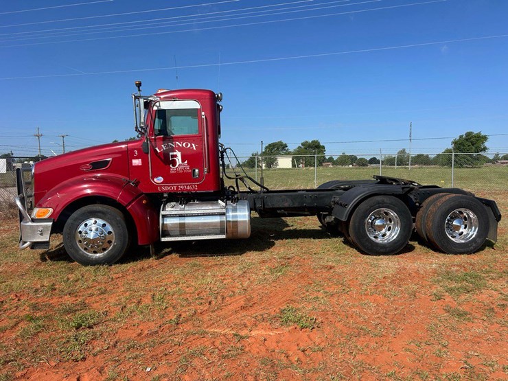 2012-peterbilt-386-image-2