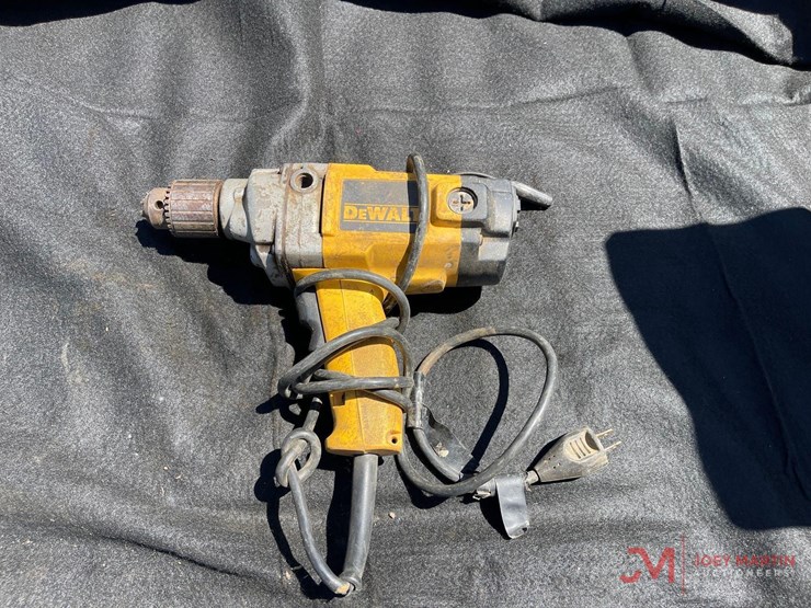 dewalt-electric-drill-image-2