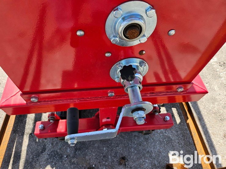 2025-massey-ferguson-730-image-9