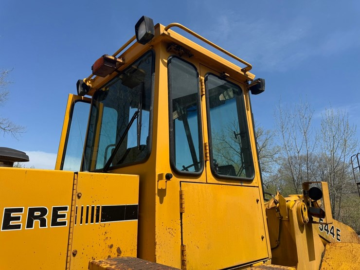deere-544e-image-21