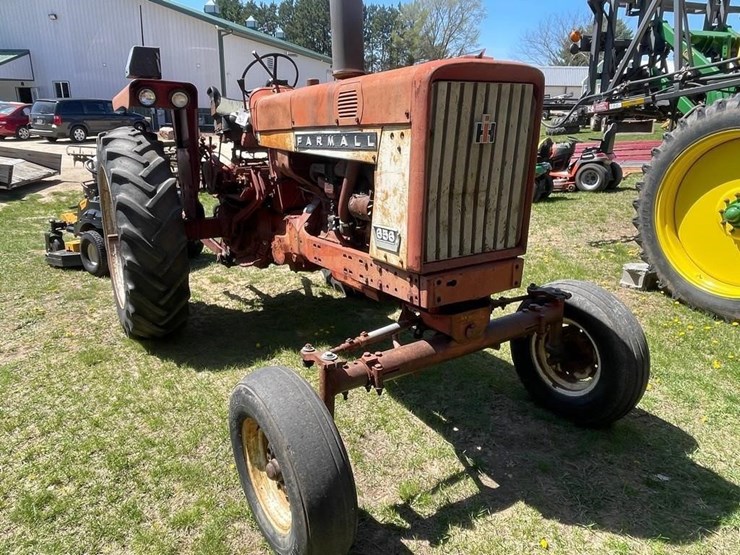 farmall-656-gas-tractor-image-2