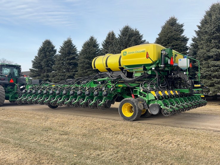 2024-john-deere-db66-image-5