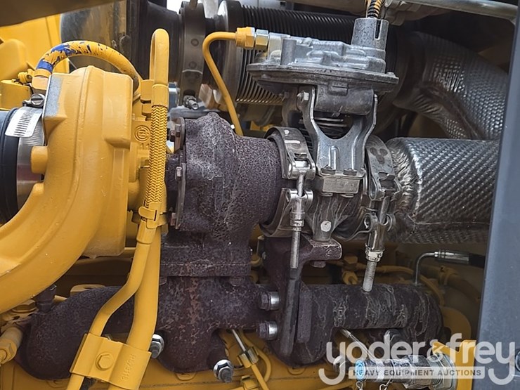 2021-deere-410l-image-51