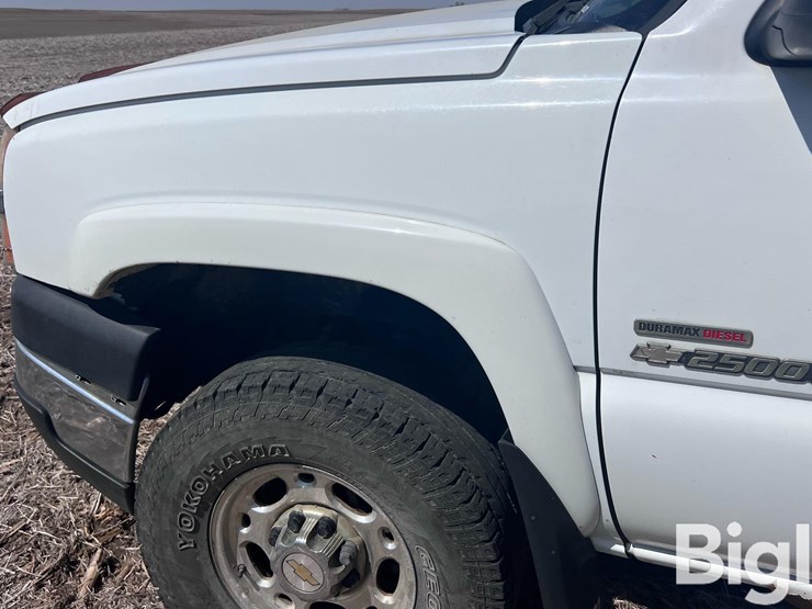 2004-chevrolet-silverado-2500-image-17