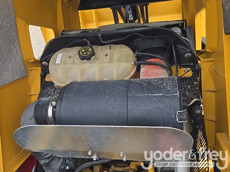 2021-deere-410l-image-44