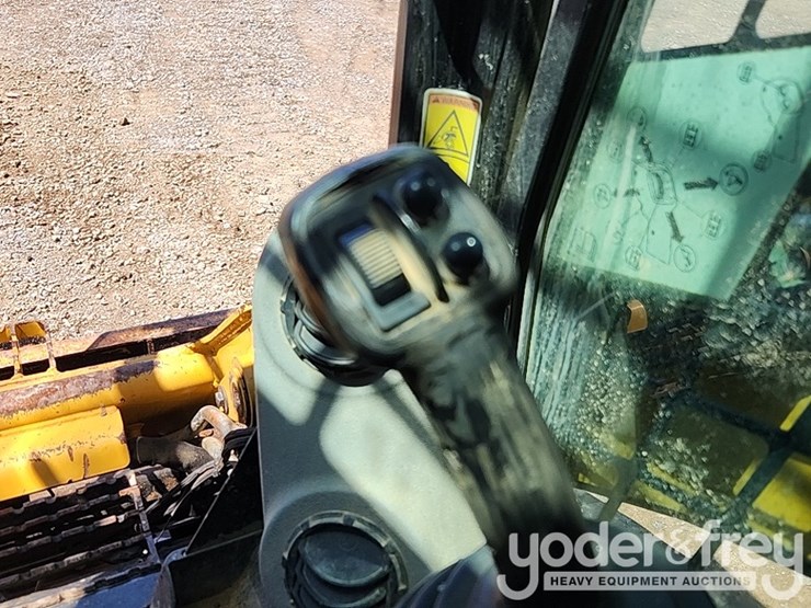 2012-caterpillar-299d-image-31