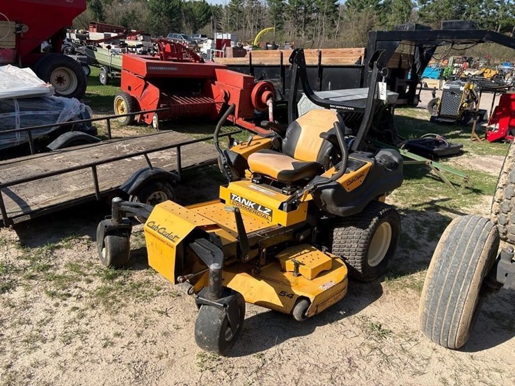 cub-cadet-tank-lz-zero-turn-mower-image-2