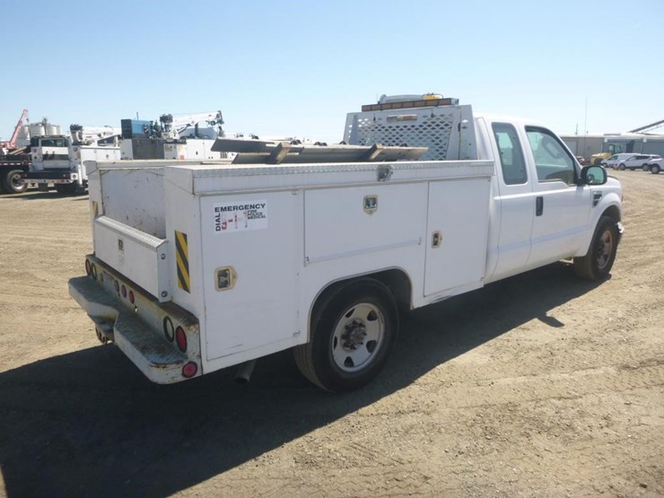 2008-ford-extra-cab-utility-truck-image-3