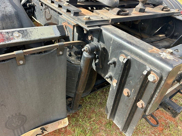 2009-kenworth-t300-image-5