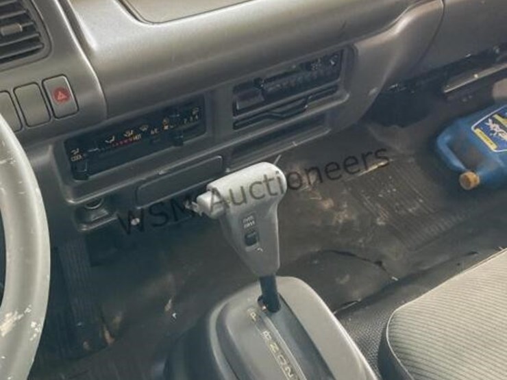 1998-isuzu-npr-image-19