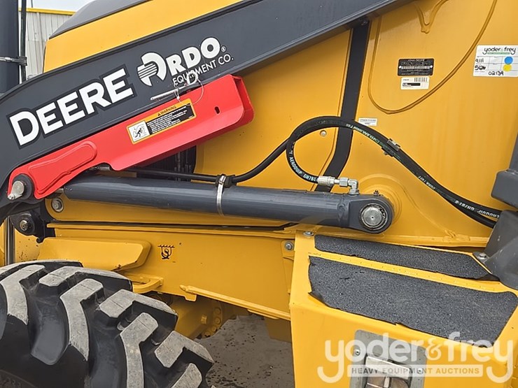 2021-deere-410l-image-26