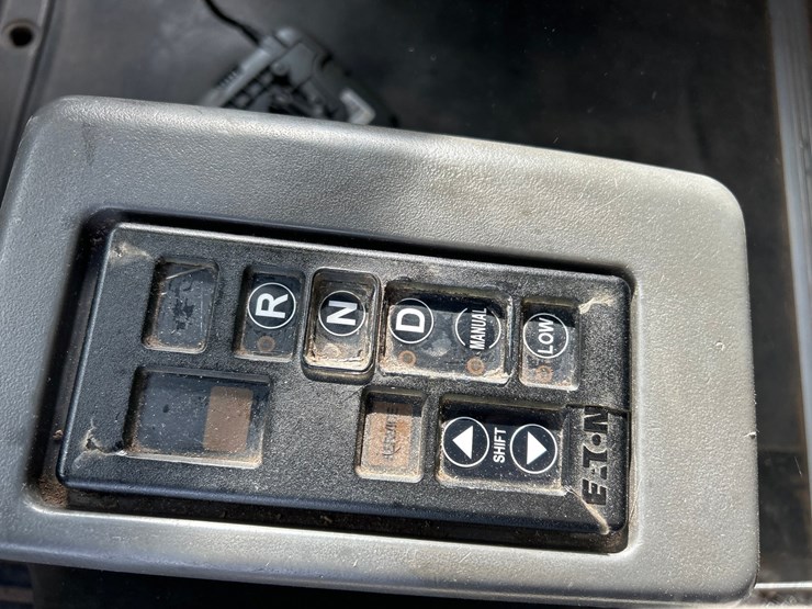 2009-volvo-10-image-56