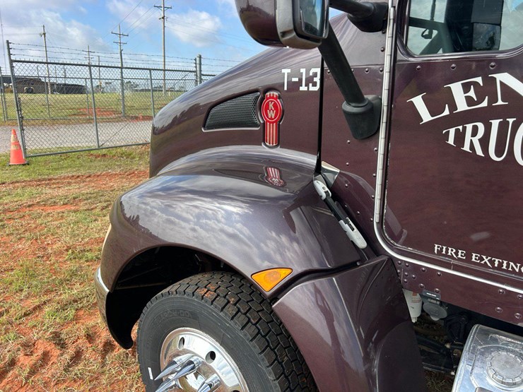 2009-kenworth-t300-image-18