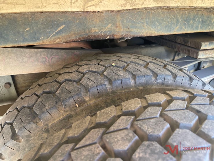 2001-chevrolet-3500hd-image-9