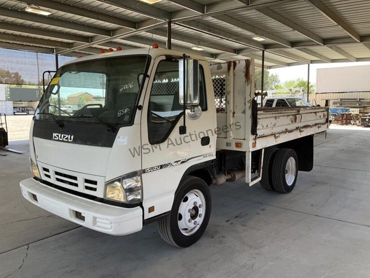 2006-isuzu-npr-image-4