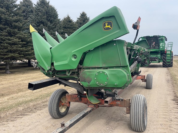 2022-john-deere-c12r-image-3