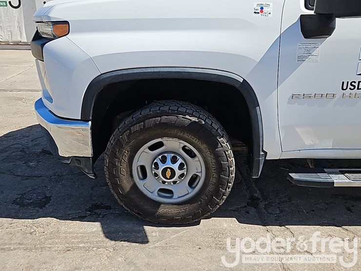 2022-chevrolet-2500hd-image-11