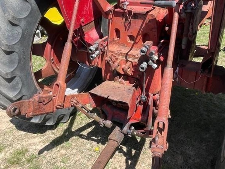 farmall-656-gas-tractor-image-8