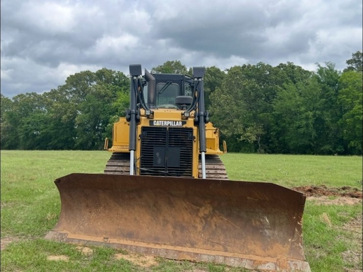2012-caterpillar-d6t-image-2