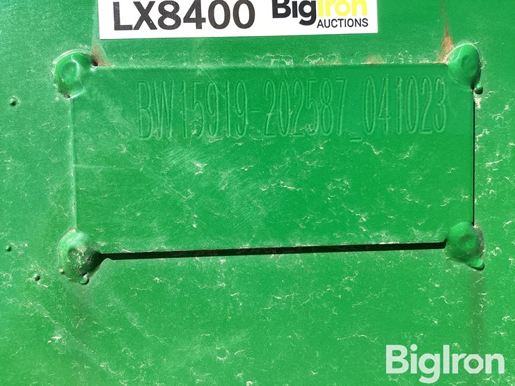 2016-john-deere-8-image-9