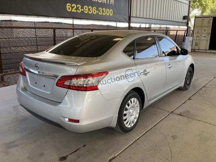 2015-nissan-sentra-sdn-image-7