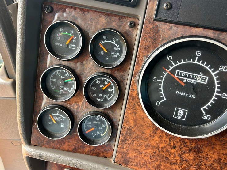 2009-kenworth-t300-image-27