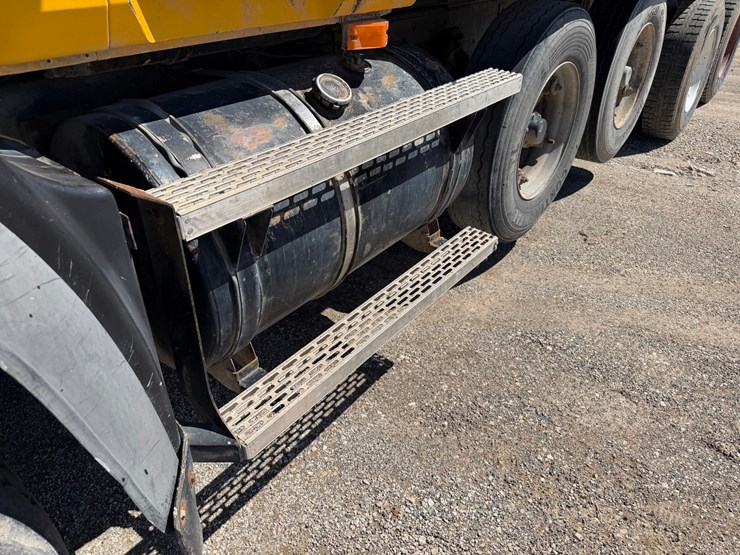 1995-mack-cl713-image-11